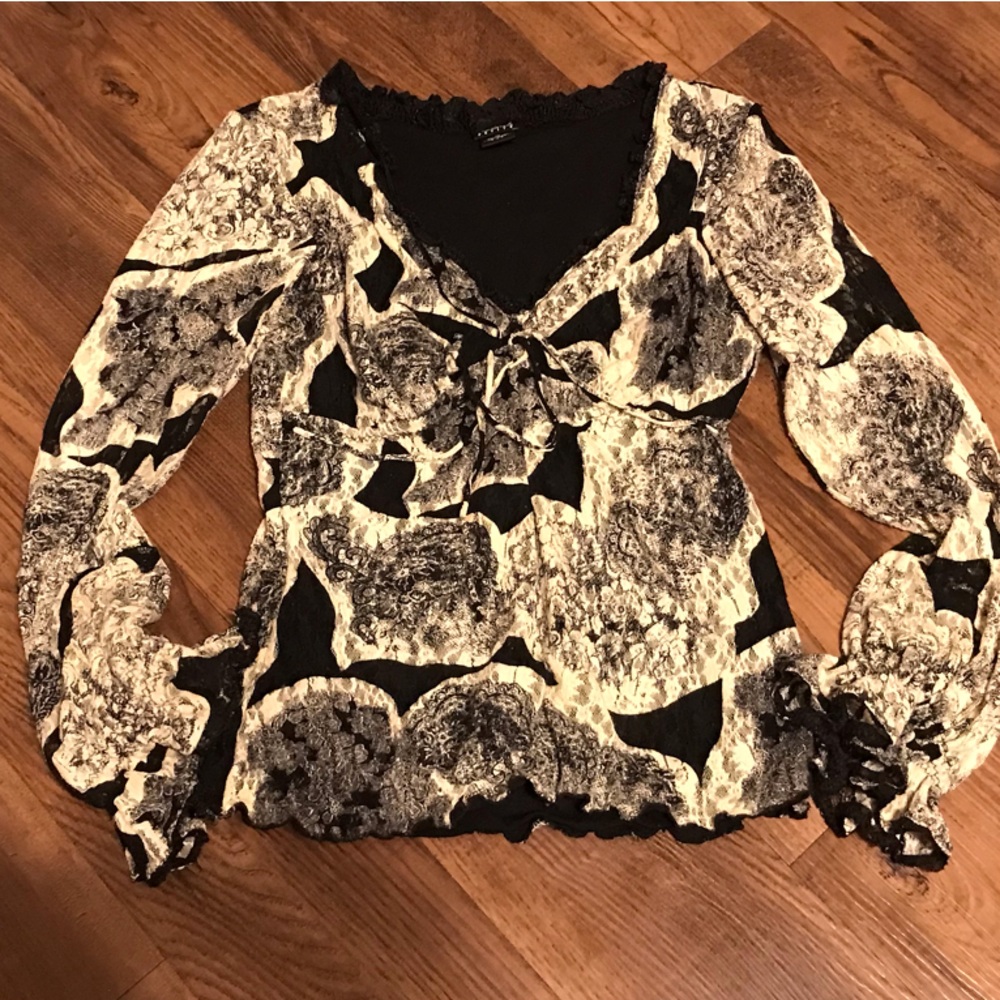 INC Black and creamy White top 70’s top 80’s medium stretchy fitted small